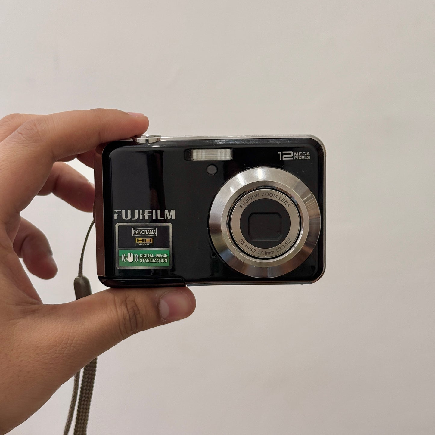FUJIFILM FINEPIX AV100